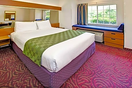 1 Queen Bed, Suite, Nonsmoking