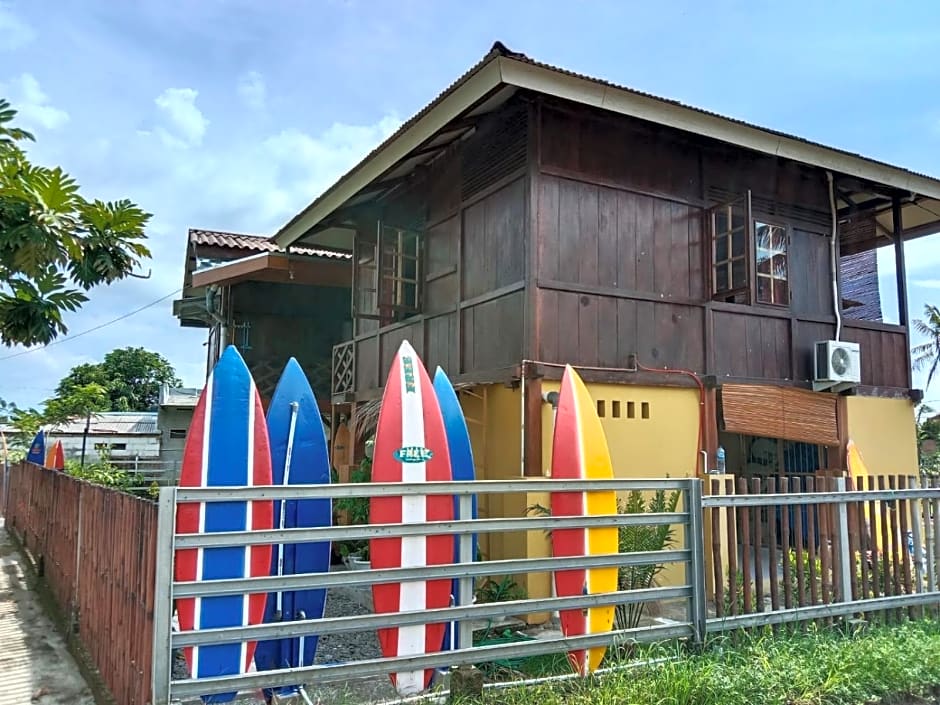 Arya's Surf Camp Cimaja