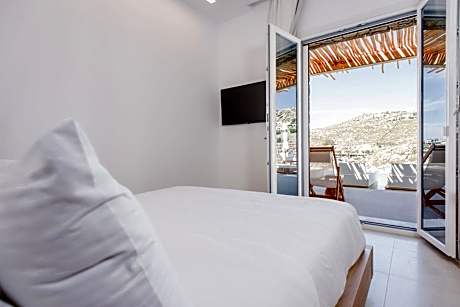 Junior Suite with Pool View