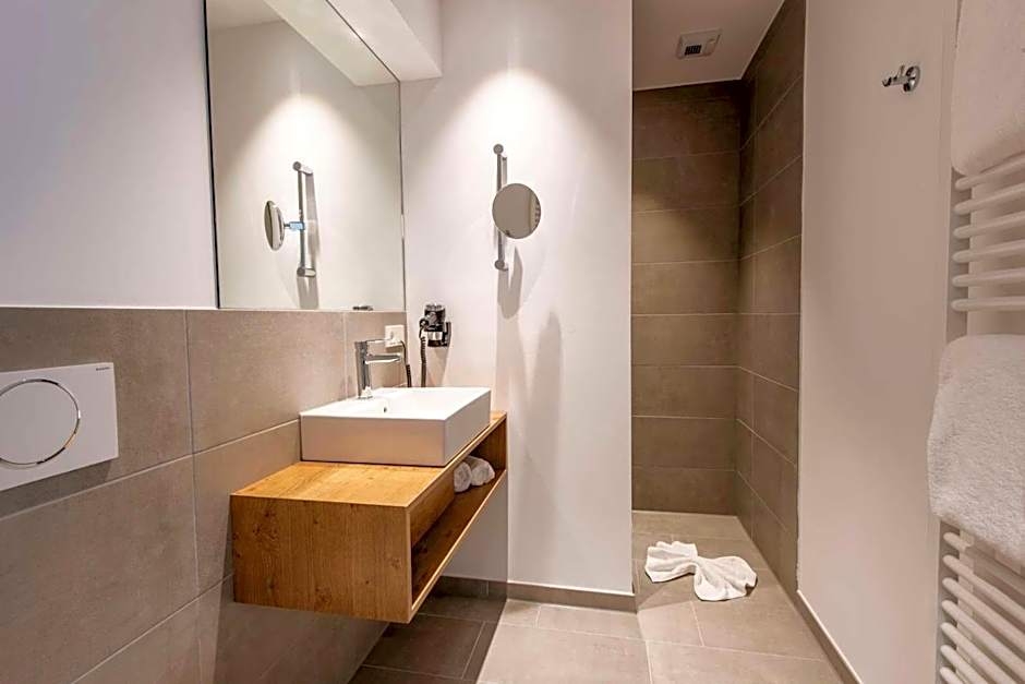 JaHotel