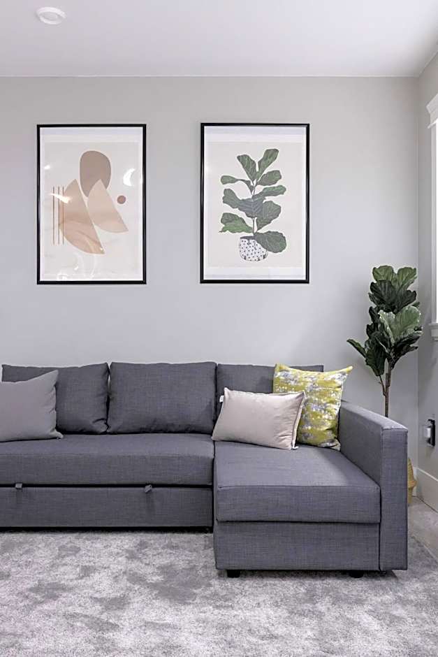 2 BR Basement Suite for 6 ppl in Delta