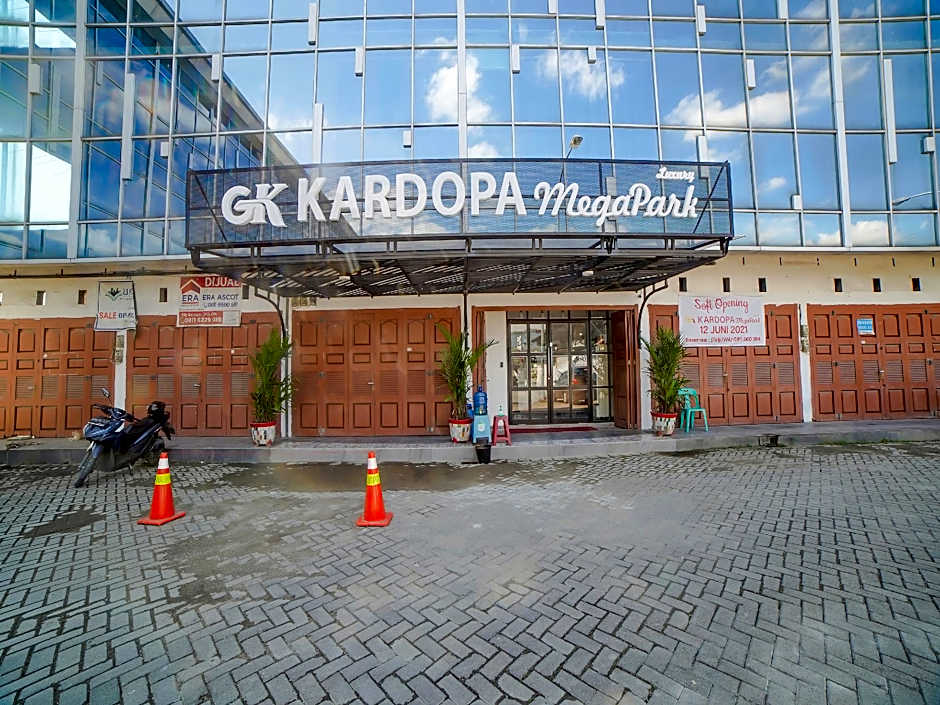 OYO 90447 Kardopa Hotel Megapark