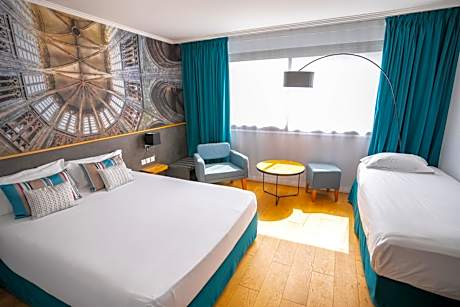 Standard Room with 1 double bed and 1 single bed