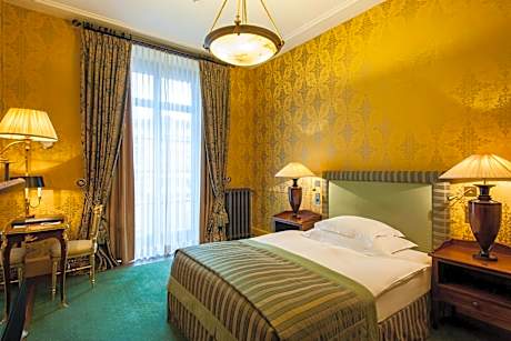 River Queen Room