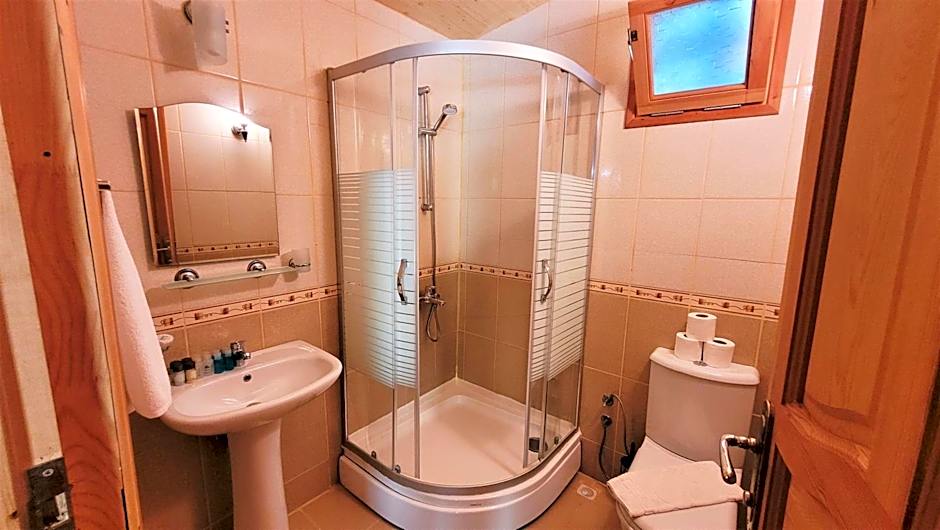 Canada Hotel & Bungalows