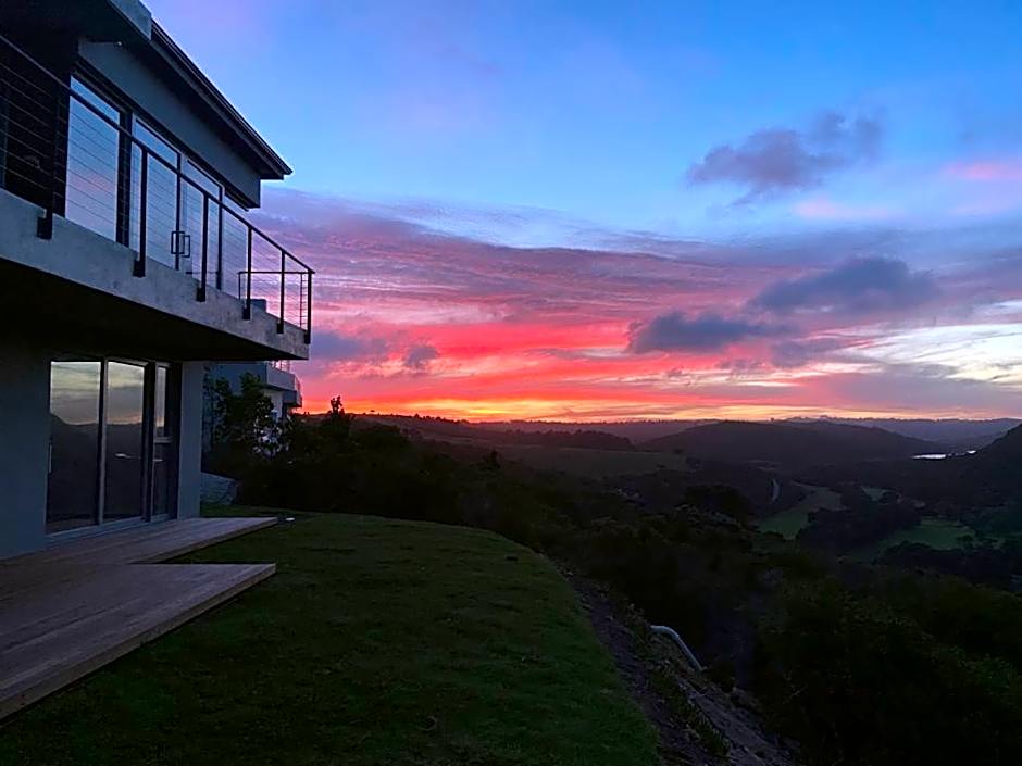 Villa Pacifico - 4BR Hilltop Lux Pool & View