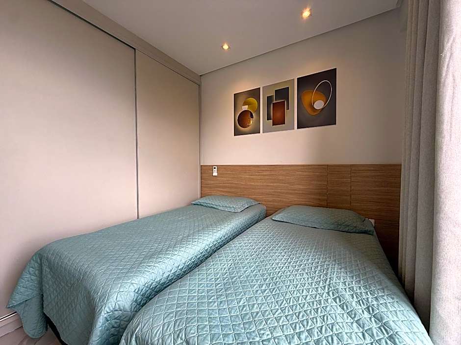 015 - Apartamento alto padrão próximo ao centro e à Praia de Bombas