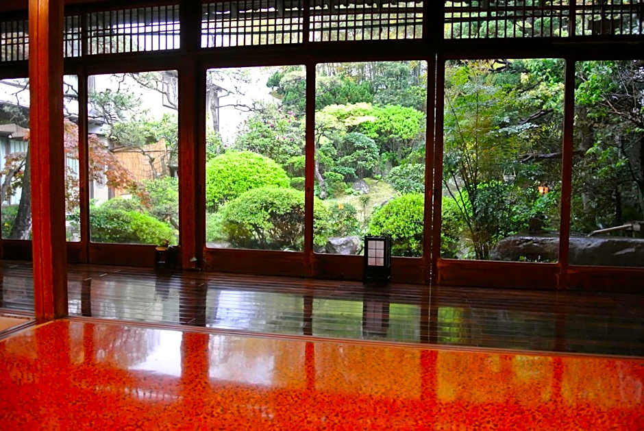 Ryokan Sennari (13 years or older)