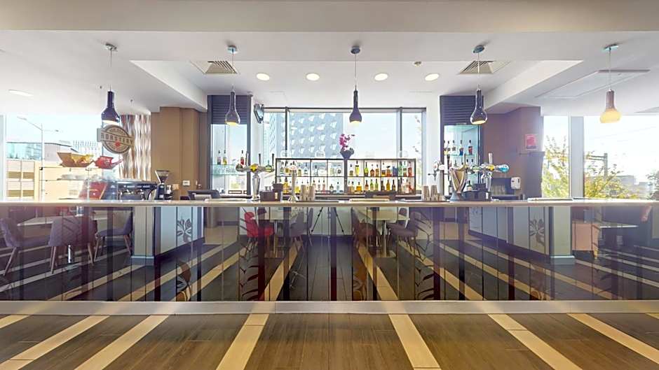 Clayton Hotel Cardiff