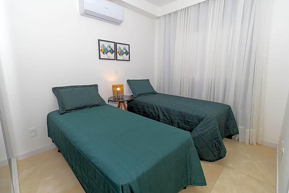 Terrazzo 401A - Apartamento 02 suítes - Acomoda até 05 pessoas - À poucos metros da praia de Bombas - (Consultar serviços de roupa de cama e banho)