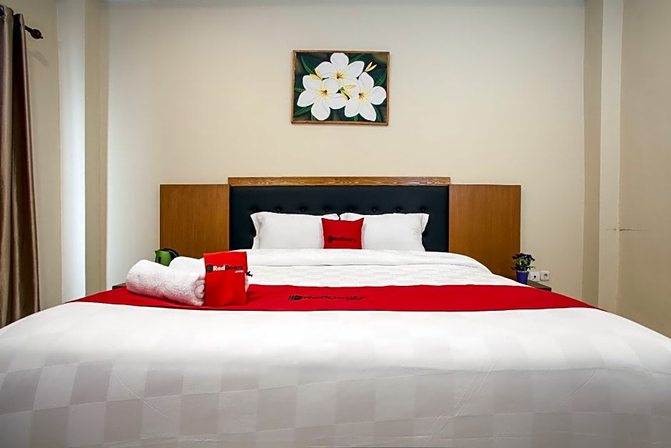 RedDoorz Premium @ Jalan Cengkeh Malang