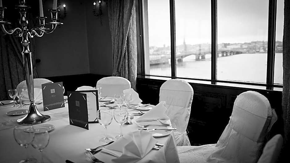 Riverbank House Hotel