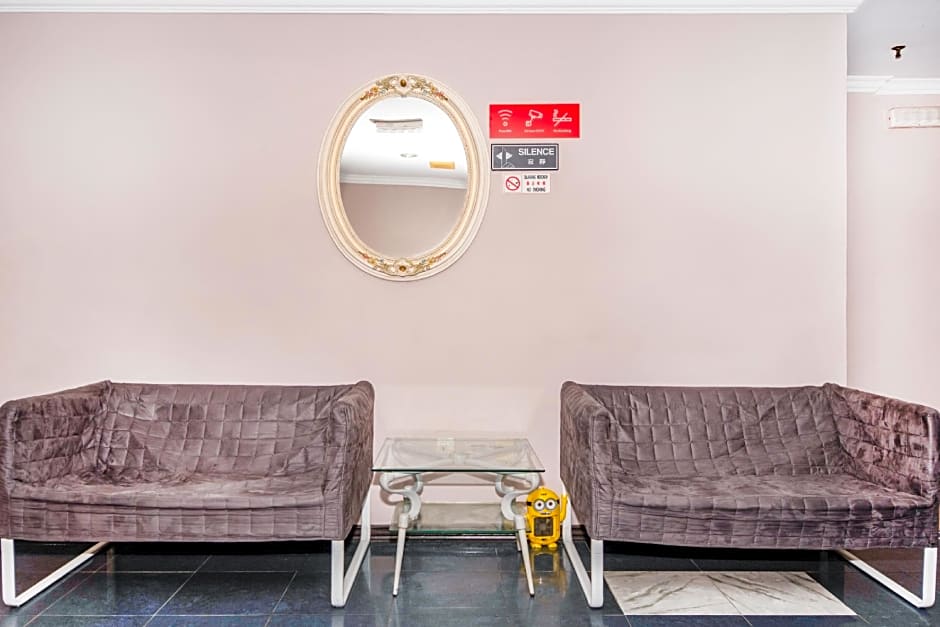 Super OYO 473 Comfort Hotel 2