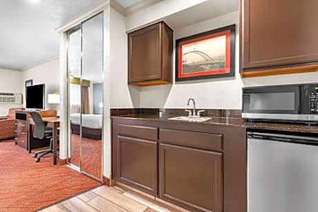 Large King Room with Jetted Tub
