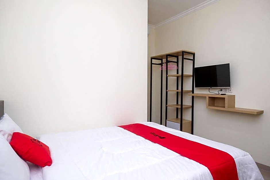 RedDoorz near Kawasan Bandara Ahmad Yani Semarang 2