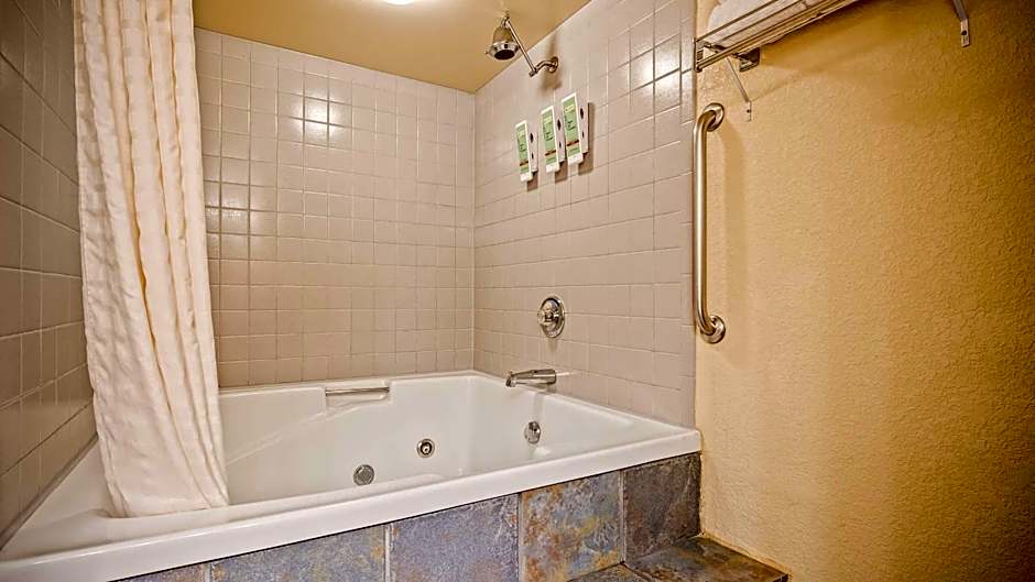 Best Western Center Pointe Inn