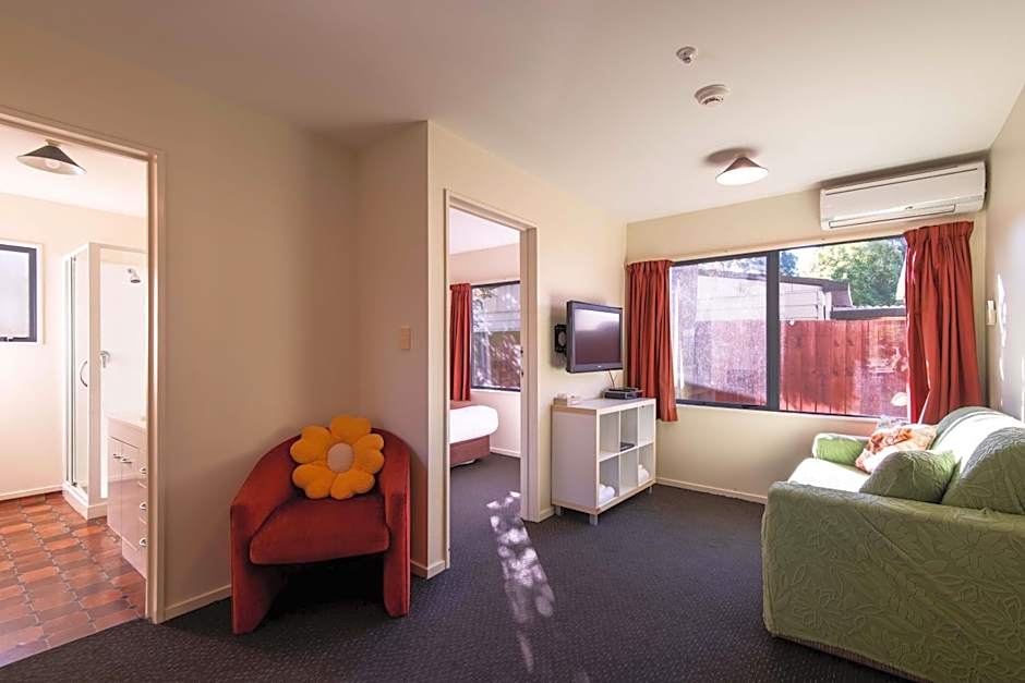 298 Westside Motor Lodge