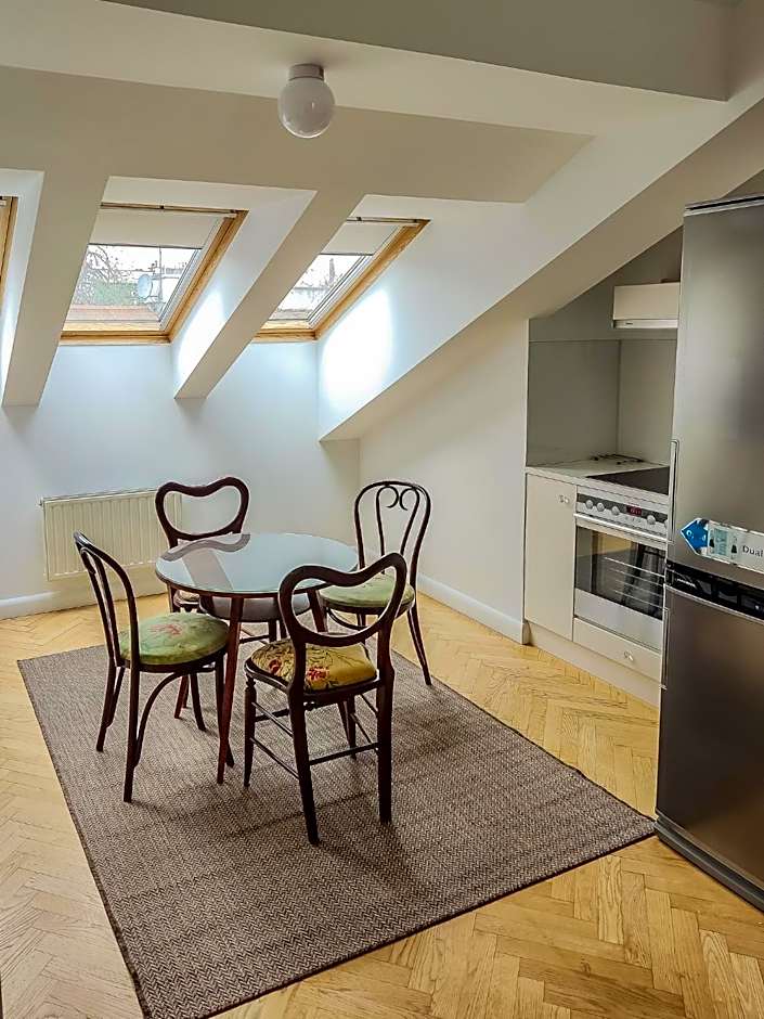 Crystal Suites Old Town