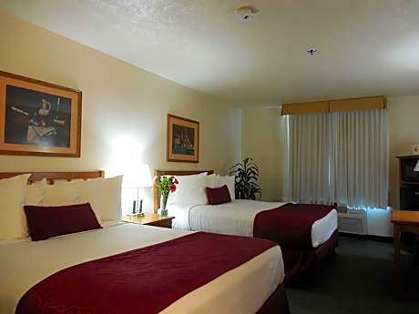 2 Queen Beds Micro And Fridge Non-Smoking