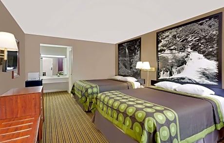 2 Queen Beds Second Floor Non-Smoking