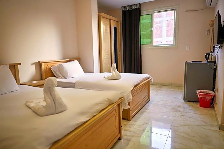 Grand Pyramid View Hotel