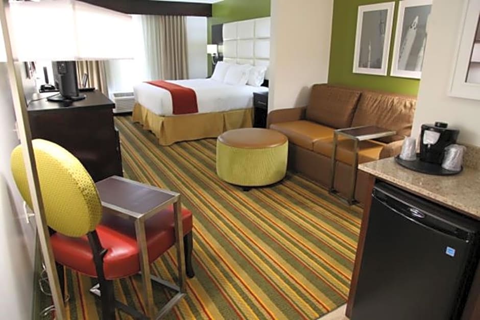 Holiday Inn Express & Suites - Huntsville Airport, an IHG Hotel