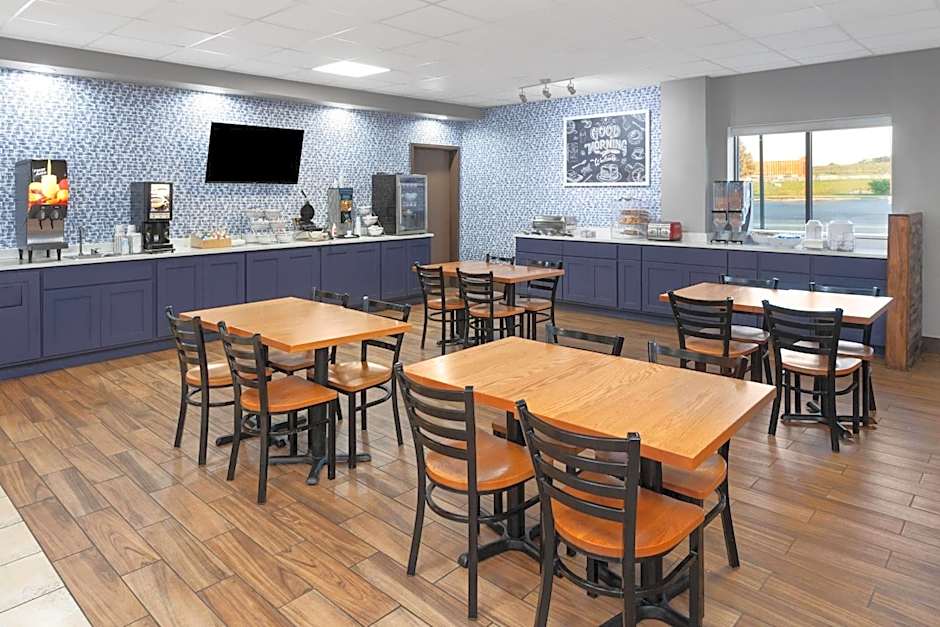 AmericInn & Suites by Wyndham Baraboo Event Center