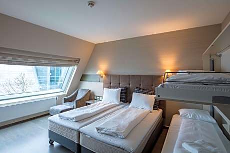 Standard Family Room  (2 adults + 2 children)