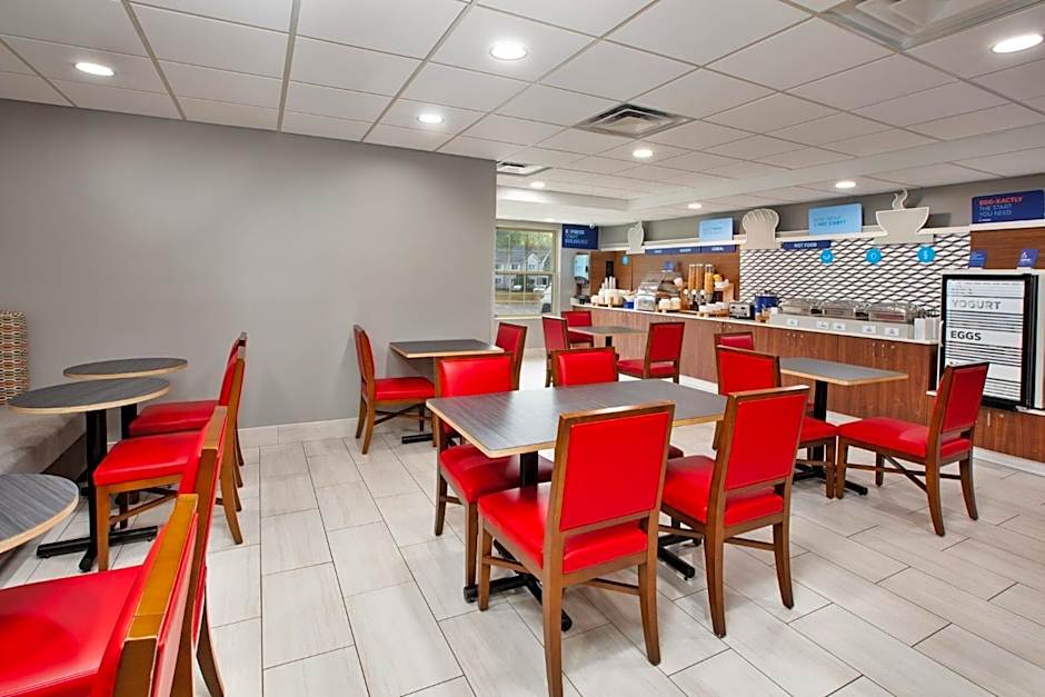 Holiday Inn Express Hotel & Suites Sunbury-Columbus Area By IHG