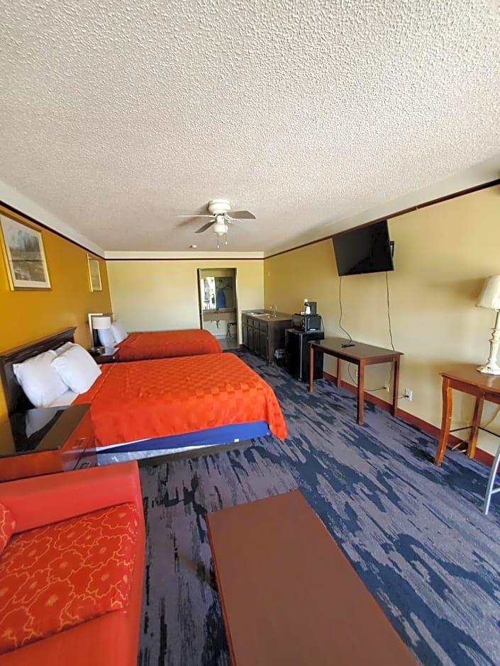 Deluxe Inn and Suites