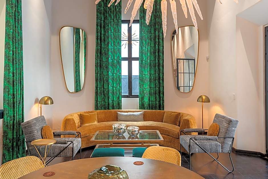 Villa Garita, 6BR Designer Villa with Heated Pool in Centro