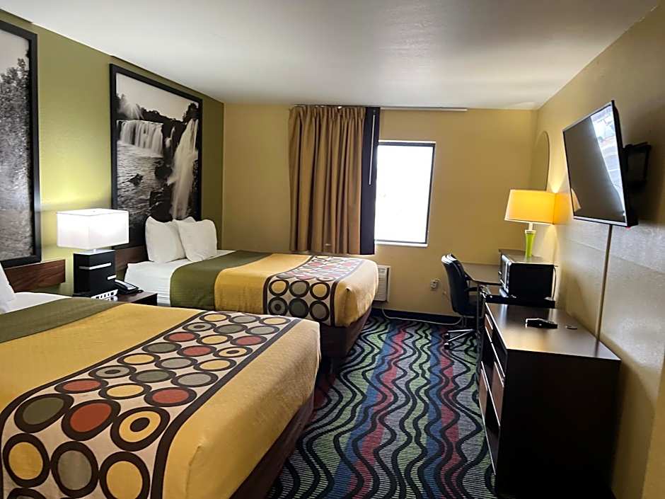 Super 8 by Wyndham Farmington