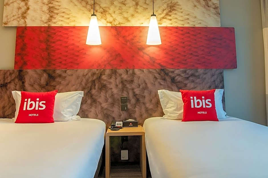 ibis Luoyang Baolong Square Hotel
