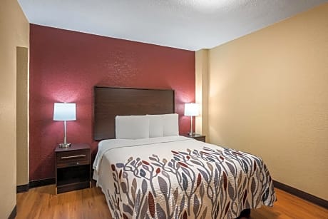 Deluxe Room with One Queen Bed Disability Access Non-Smoking
