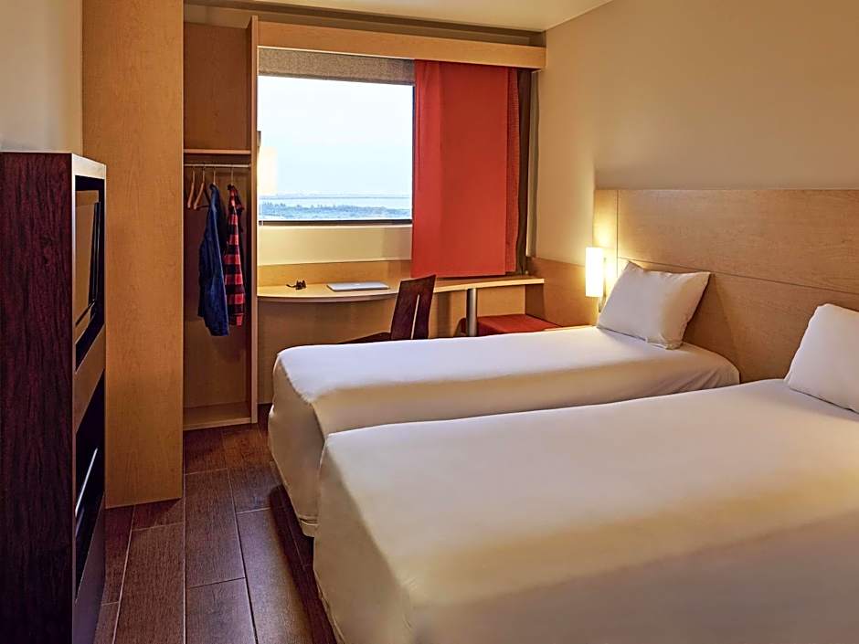 Ibis Cancun Centro Hotel