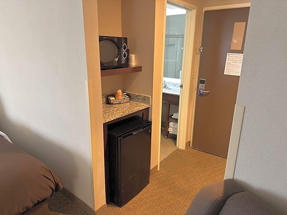 Wingate by Wyndham Utica