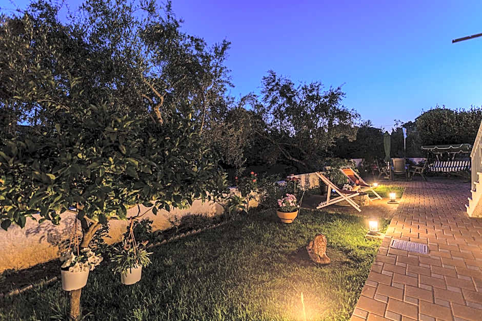 Lefkis apartments & studios