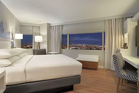 2 Queens Mobility/Hearing Access - Ri Shower