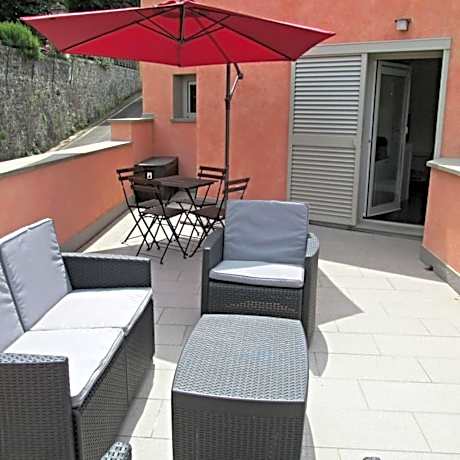 Deluxe One-Bedroom Apartment