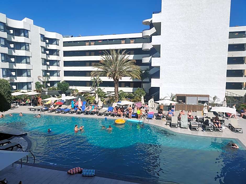 Luxury Apartment with pool view