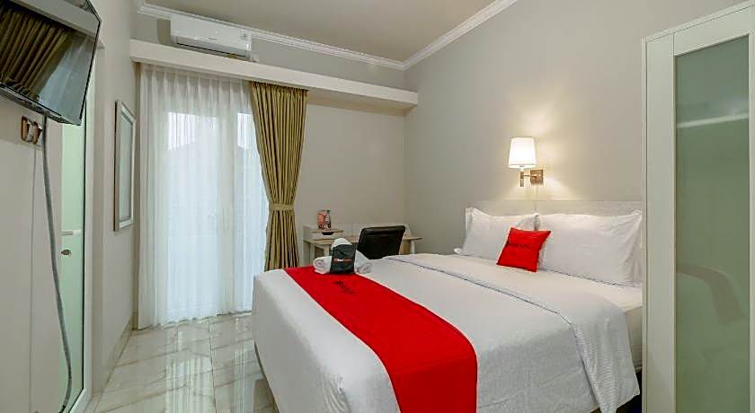 RedDoorz near Taman Makam Pahlawan Cikutra