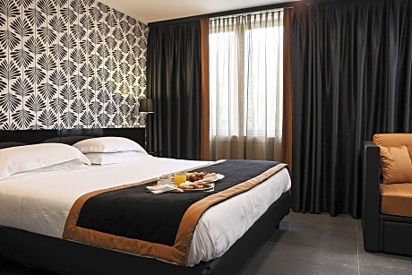 1 KING BED,SOFBD,DELUX,WHRPL,SHOWER