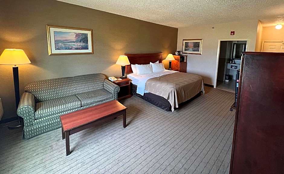 Quality Inn & Suites Grants - I-40