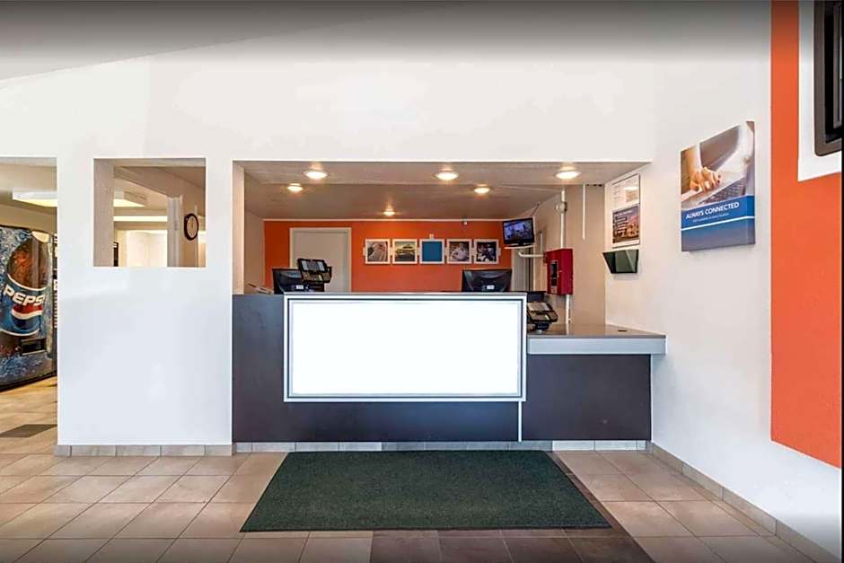 Travelodge by Wyndham Lansing