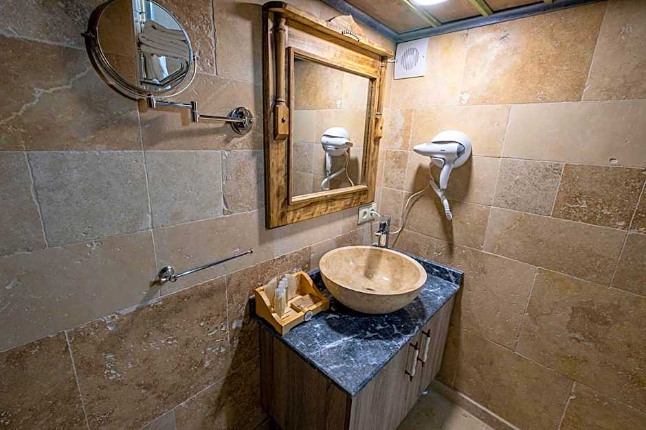 Underground Cave Suites Hotel