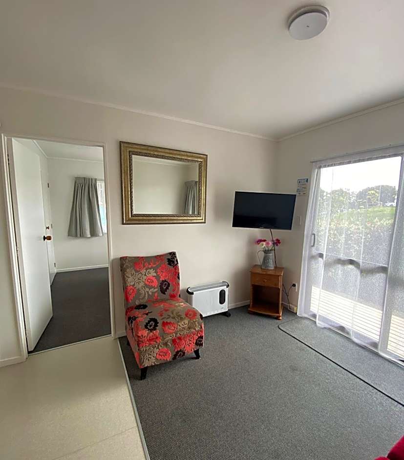 Opononi Lighthouse Motel