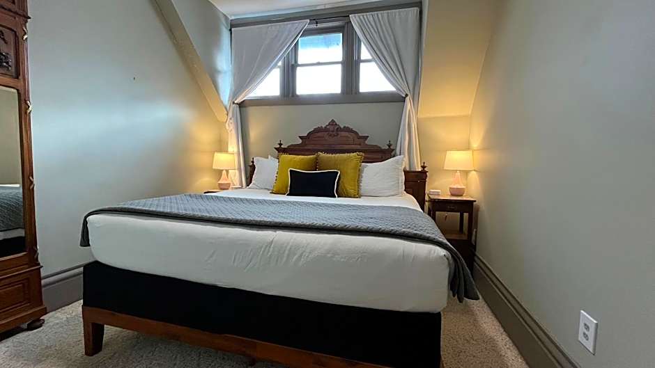 Stone Gables Inn