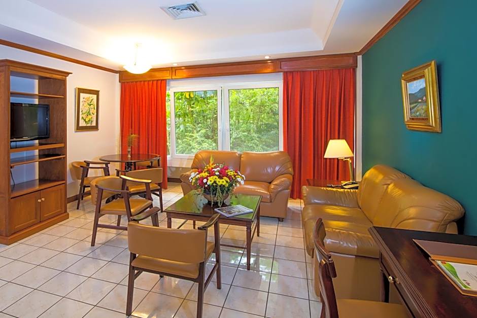 Apartotel & Suites Villas del Rio