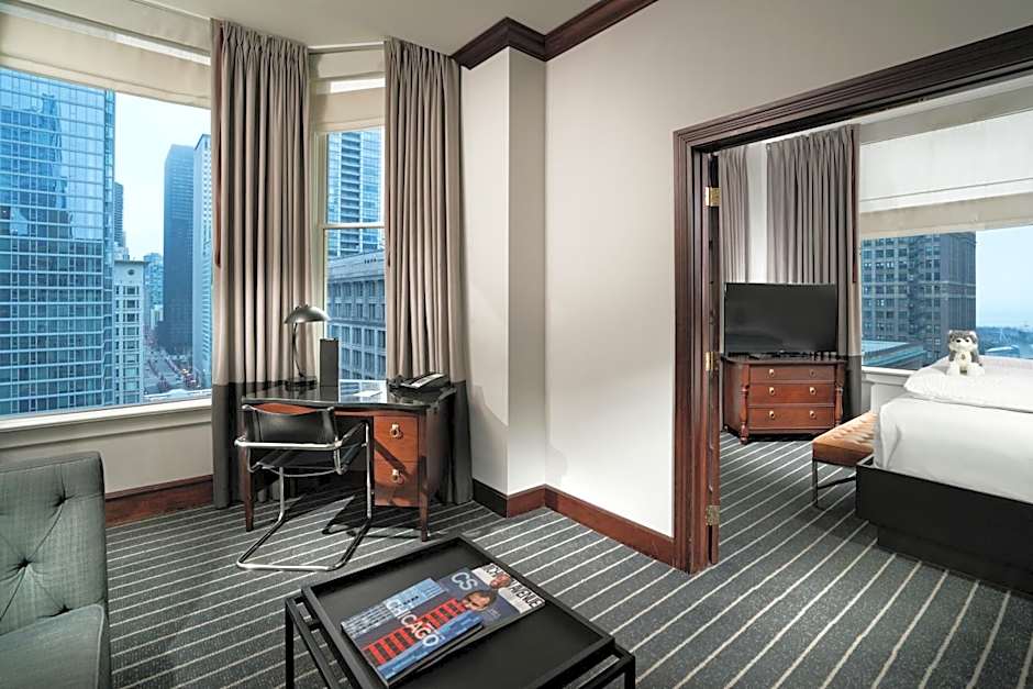 Staypineapple, An Iconic Hotel, The Loop