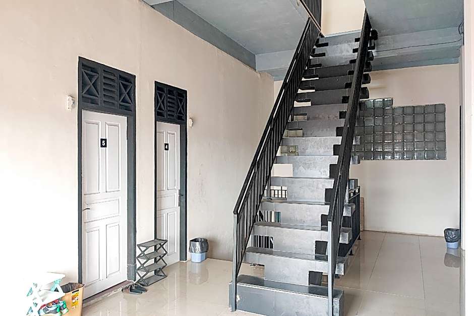 RedDoorz Syariah near Universitas Jambi Telanaipura